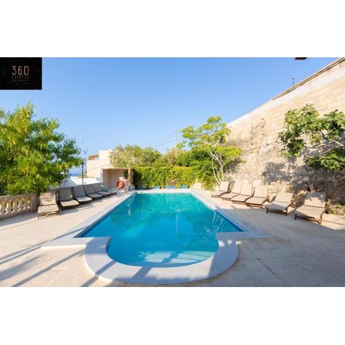 Spacious Villa with Private Pool & BBQ in St\