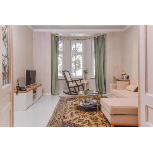 Spacious vintage 2BR, 2bath apartment by Flat Mаnager