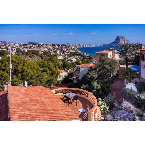 Spanish Style-Villa, heated pool & sea view