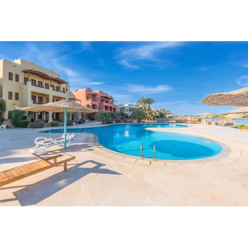 Special style apartment with pool at lagoon
