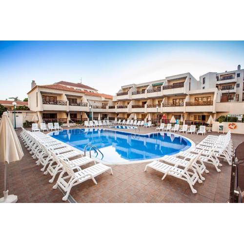 Spectacular Renovated Apartment, 5 min to Camison Beach, with AirCon