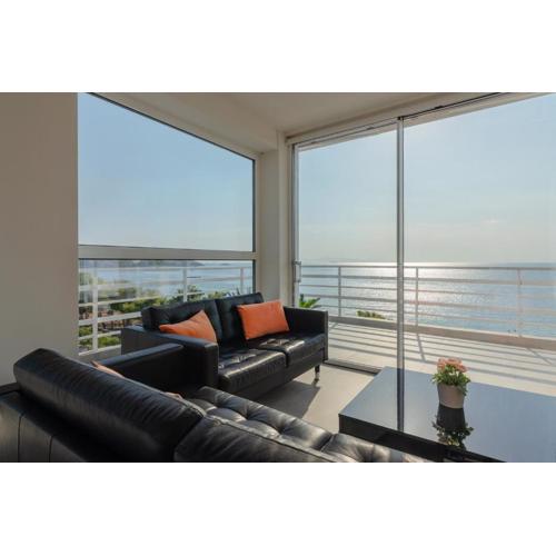 Spectacular Sea Views, 2Bd Beachfront