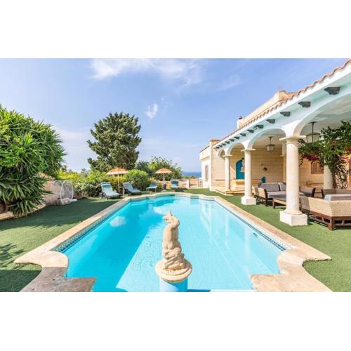 Spectacular Villa with pool and tennis court