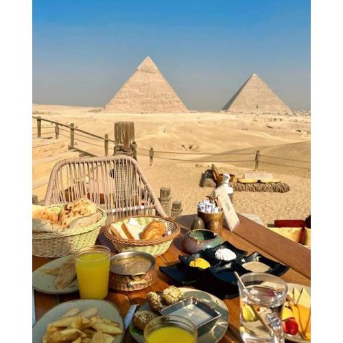 Sphinx and pyramids Inn