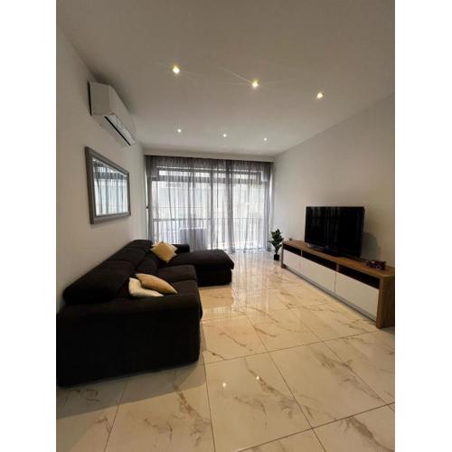 Spinola 2BR Retreat, close to sea, restaurants & cafés