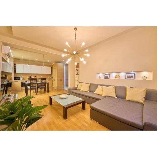 Splendid Central 2BDRM Suite