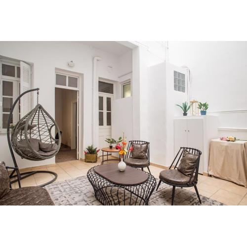 Splendid Full 5BDR/3bath/2kitchens Mansion in ATH