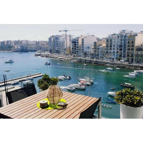 Splendid Seaside Retreat on Spinola Bay