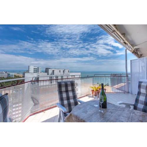 Splendido attico, piscina e vista mare