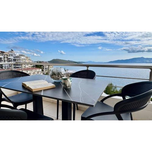 Spring Sea View Apartment