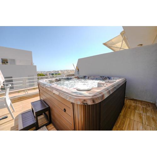 St Julians flat with Jacuzzi