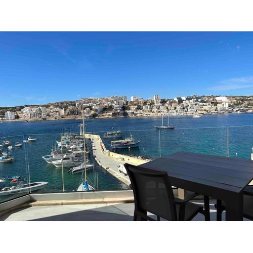 St Pauls Bay Luxury Quiet seafront apartment