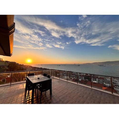 Stay in a House with Sea View in Historical Elevator Mansion