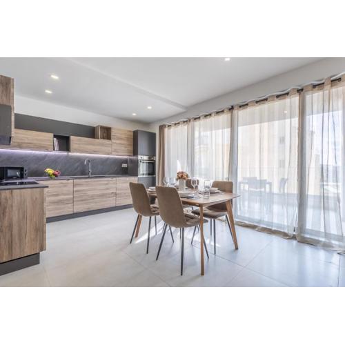 Stay Steps Away From The Sea in Sliema - Sleeps 4