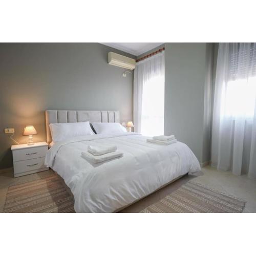 Staycation, City Center Apartment with balcony