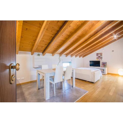 Stazione 200m - Wifi - Aria condizionata - Smart TV