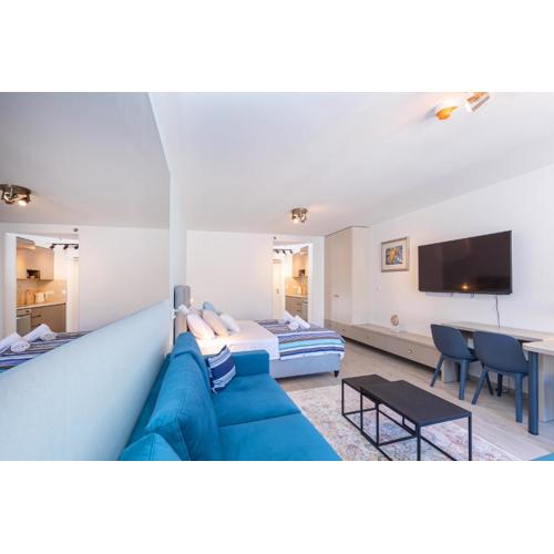Stella lovely studio with balcony and FREE PARKING