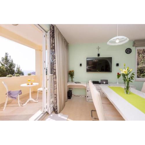 Stella Maris- One Bedroom Apartment with Balcony and Sea View