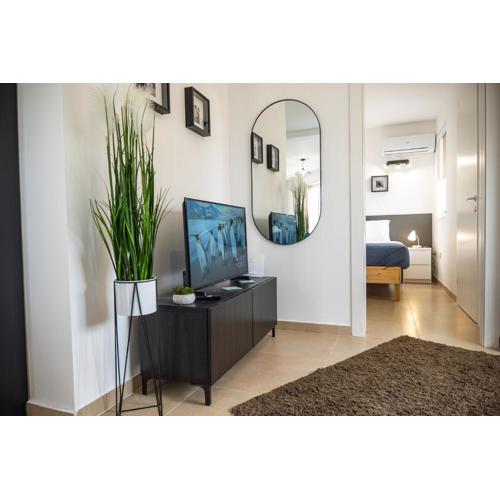 Stella & Rosie - Two Bedroom Apartment\