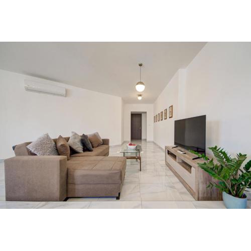 Steps to Sun & Fun - 3BR Next to Paceville & St George\