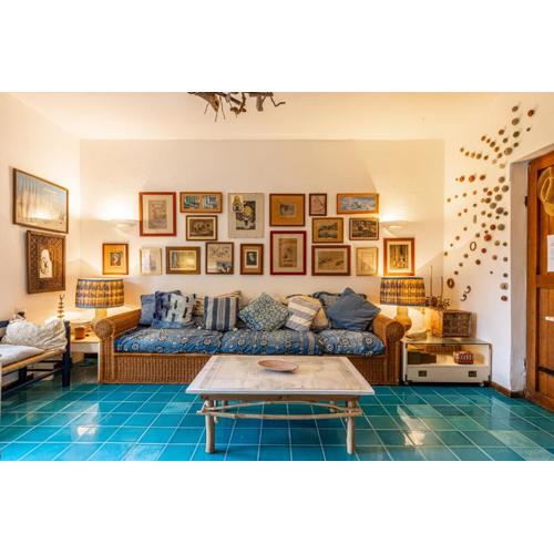 Stintino artistic home steps from La Pelosa
