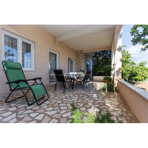 Strandnahe Ferienwohnung Jure Mit Großer Terrasse