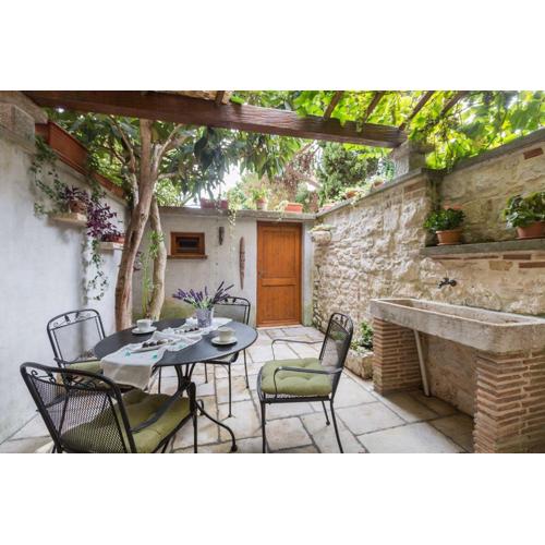 Strandnahes Apartment inmitten der Altstadt mit mediterranem Garten - nur 150 Meter zum Meer
