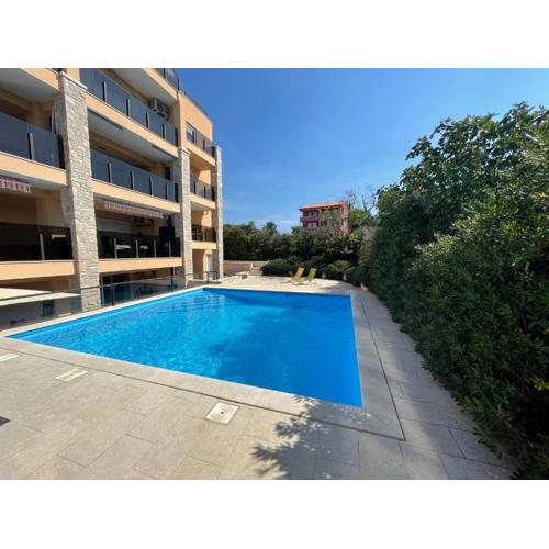 Strandnahes Apartment Pošesi mit Pool nur 200m!