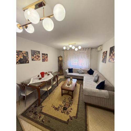 Strauss View Xhamlliku Apartament