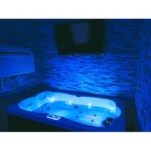 Studette avec SPA & Jacuzzi