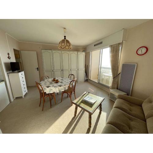 Studio 2 pers, balcon, parking, plage à 200m - FR-1-224C-442