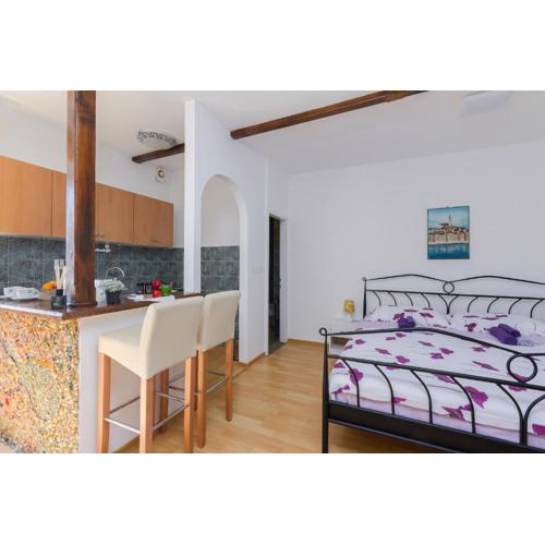 Studio apartman Ela