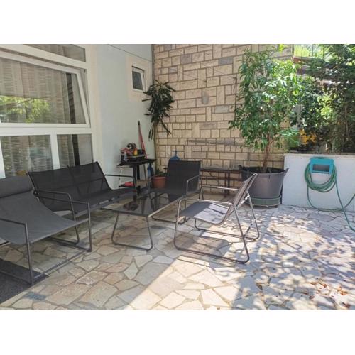 Studio Apartment approx 200m direct Sandy beach