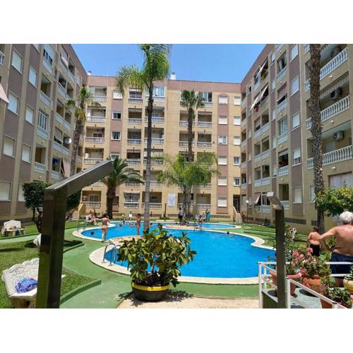 Studio apartment close to shops and restaurants