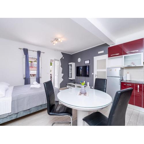 Studio Apartment Feather - Studio Apartment with Terrace