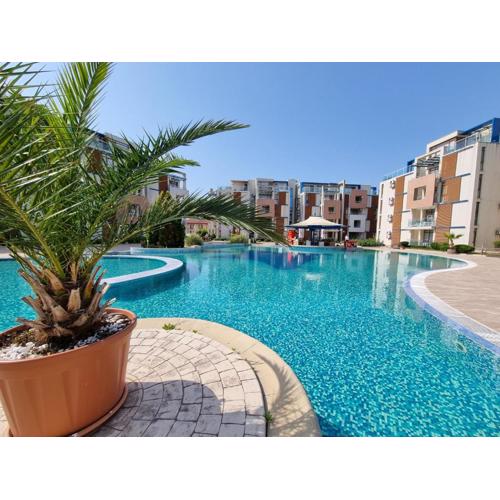 Studio Apartment with balcony 300m from beach