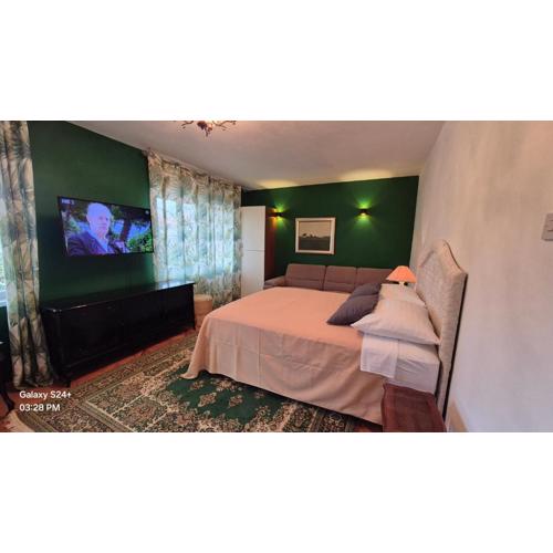 Studio apartment with jacuzzi