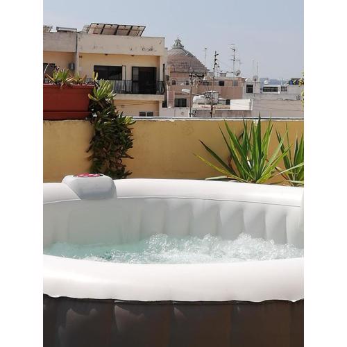 Studio apartment with private terrace, Jacuzzi & views