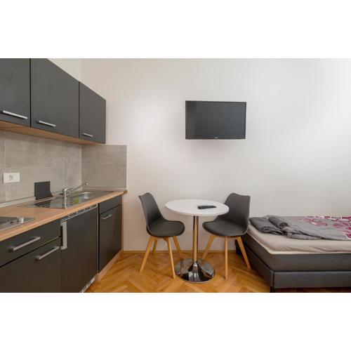 Studio Apartments Tiho & Nena
