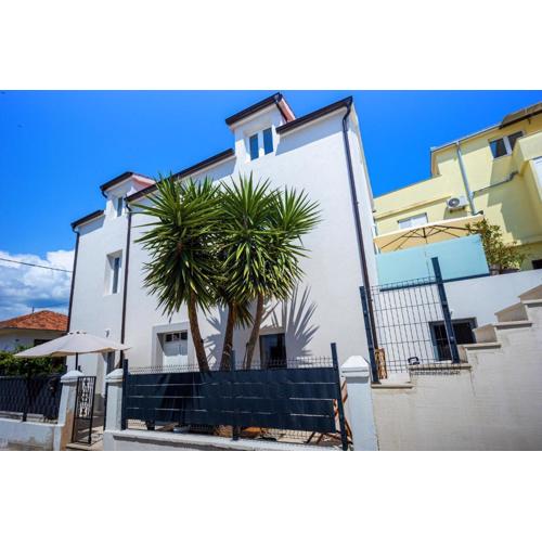 Studio apartments Yucca, 2-min to the beach and 5 to Trogir