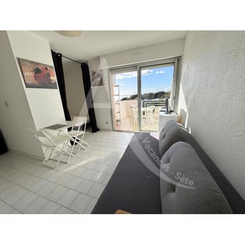 Studio avec balcon et parking a 2 pas des plages