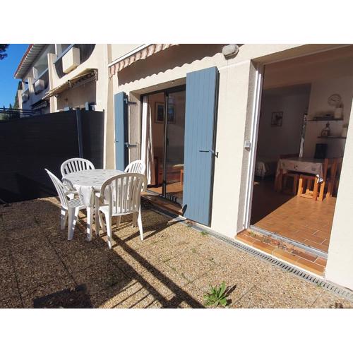 Studio avec coin-nuit, piscine, terrasse et parking à Sainte-Maxime, proche plages et commerces - FR-1-780-74