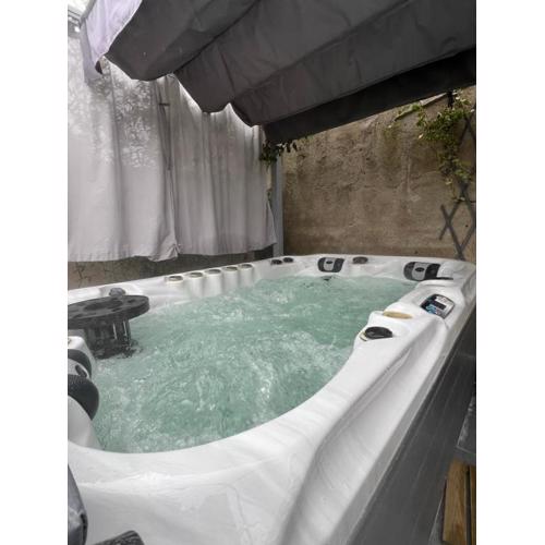 Studio avec jacuzzi privé