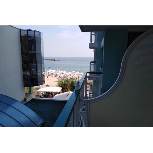 Studio Berlin golden beach