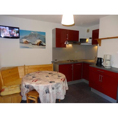 Studio cabine 4 pers, ski aux pieds, Les Menuires, 24m², balcon sud-ouest, proche commerces et remontées. - FR-1-178-101