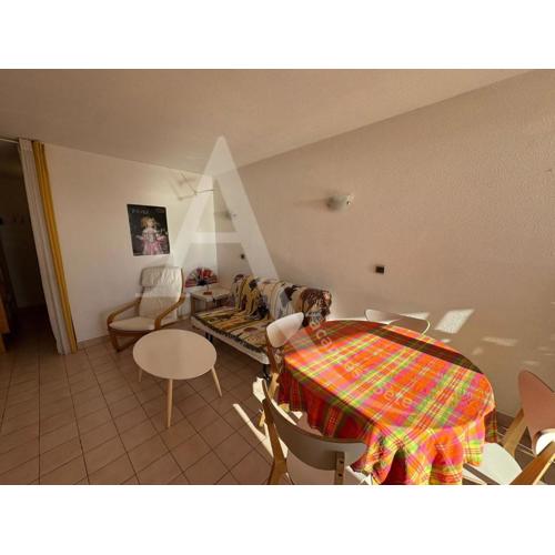 Studio cabine 4 personnes vue jardin dans residence avec piscine