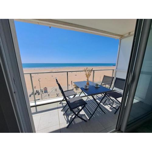 Studio cabine avec balcon près des commerces - FR-1-323-424