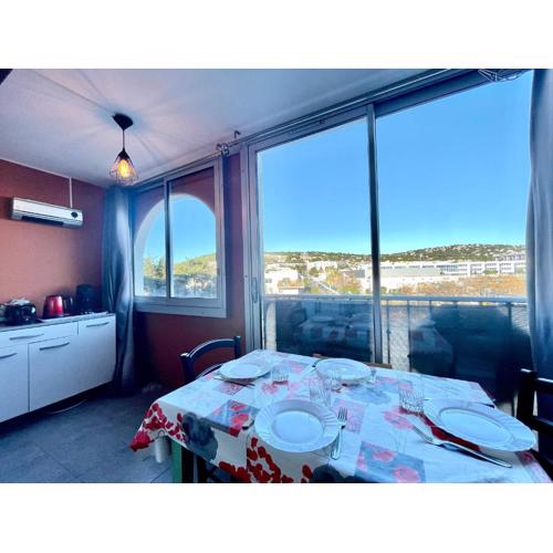 Studio cabine avec loggia à 350m des plages - FR-1-338-175