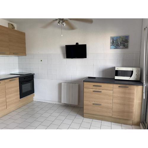 Studio cabine avec loggia vitrée proche plage et commerces à Sète - FR-1-338-406