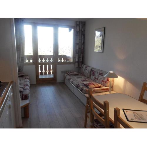 Studio cabine fonctionnel, accès direct pistes, balcon - FR-1-181-2244